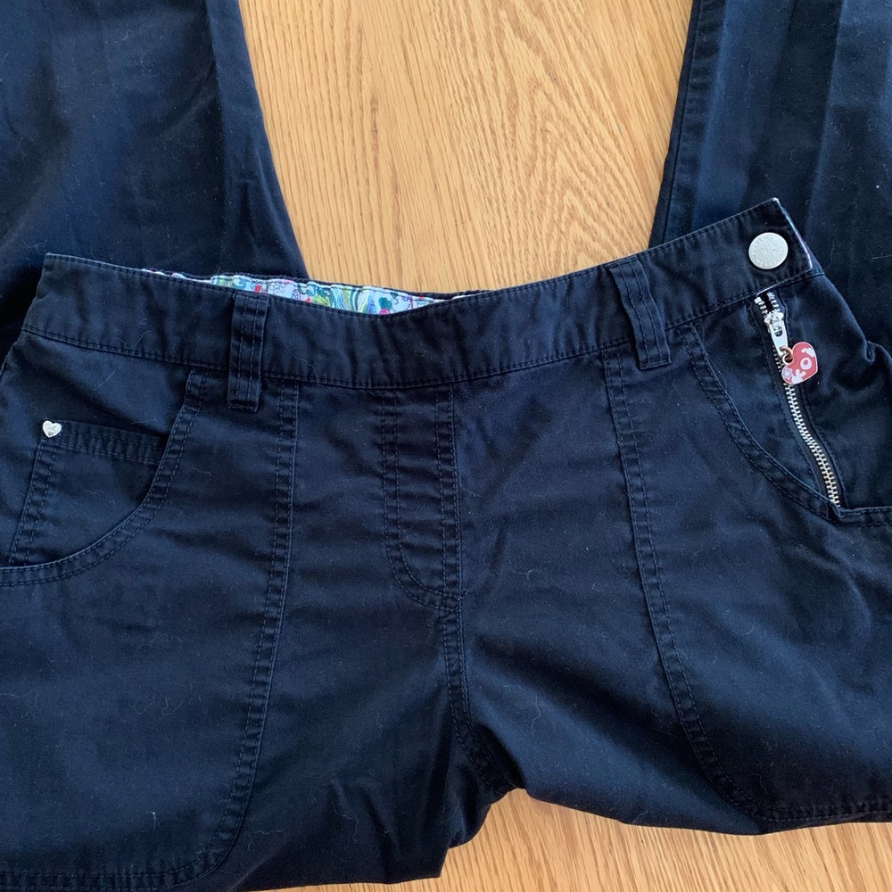 Black koi scrub pants, size medium.